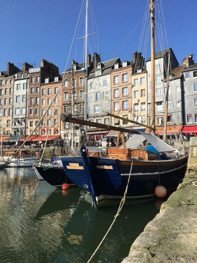 Sous Les Toits D'Honfleur Apartment Екстериор снимка
